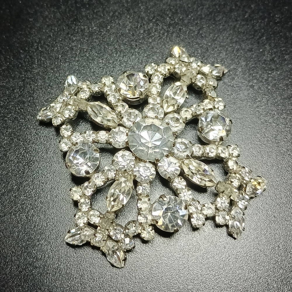 Vintage Rhinestone & Silver Tone Brooch "Stunning!"
